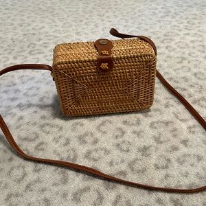Straw/raffia purse.  Brand new.  Never been used.